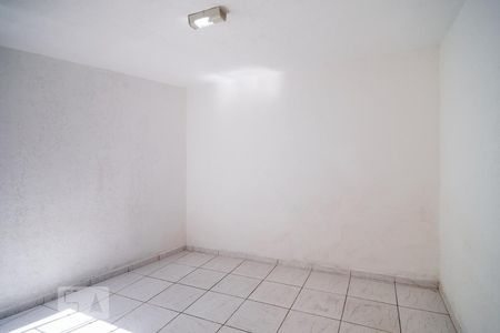 Quarto 2 de casa para alugar com 2 quartos, 80m² em Vila São Paulo, São Paulo