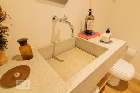 Lavabo de apartamento para alugar com 1 quarto, 80m² em Vila Nova Conceição, São Paulo