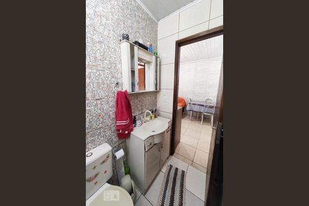 Banheiro de casa à venda com 2 quartos, 80m² em Ozanan, Canoas