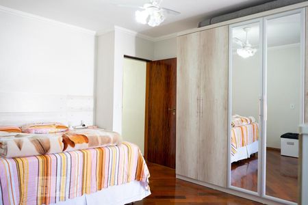 Suíte de casa à venda com 3 quartos, 120m² em Parque Vitoria, São Paulo
