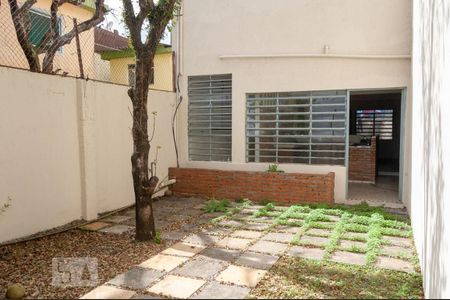 Quintal de casa à venda com 4 quartos, 300m² em Vila Paulo Silas, São Paulo