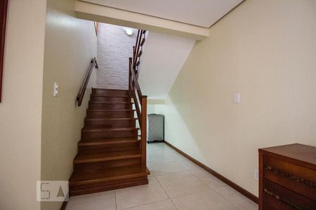 Escada de casa à venda com 4 quartos, 319m² em Jardim Sabará, Porto Alegre
