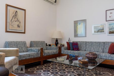 Casa para alugar com 281m², 3 quartos e 4 vagas Casa para alugar com 281m², 3 quartos e 4 vagasSala de Estar