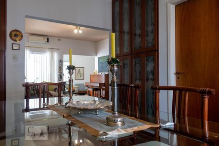 Casa para alugar com 281m², 3 quartos e 4 vagas Casa para alugar com 281m², 3 quartos e 4 vagasSala de Jantar