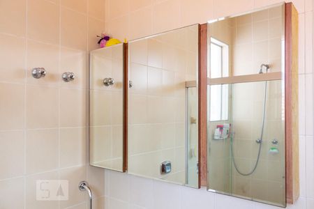 Casa para alugar com 281m², 3 quartos e 4 vagas Casa para alugar com 281m², 3 quartos e 4 vagasBanheiro da Suíte 1