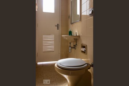 Casa para alugar com 281m², 3 quartos e 4 vagas Casa para alugar com 281m², 3 quartos e 4 vagasBanheiro da Piscina