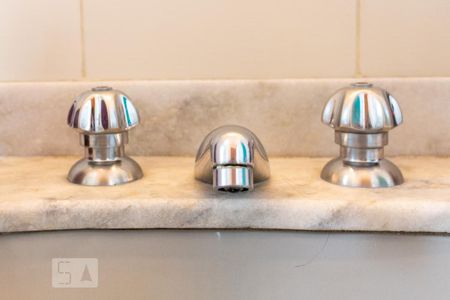 Casa para alugar com 281m², 3 quartos e 4 vagas Casa para alugar com 281m², 3 quartos e 4 vagasBanheiro da Suíte 1