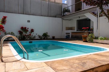 Casa para alugar com 281m², 3 quartos e 4 vagas Casa para alugar com 281m², 3 quartos e 4 vagasPiscina