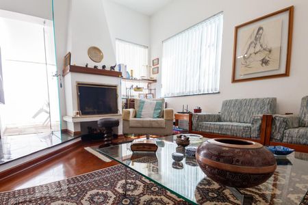 Casa para alugar com 281m², 3 quartos e 4 vagas Casa para alugar com 281m², 3 quartos e 4 vagasSala de Estar