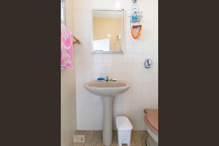 Casa para alugar com 281m², 3 quartos e 4 vagas Casa para alugar com 281m², 3 quartos e 4 vagasBanheiro de Serviço