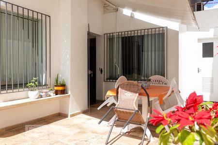 Casa para alugar com 281m², 3 quartos e 4 vagas Casa para alugar com 281m², 3 quartos e 4 vagasPiscina