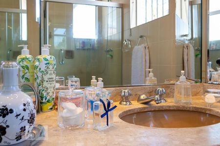 Casa para alugar com 281m², 3 quartos e 4 vagas Casa para alugar com 281m², 3 quartos e 4 vagasBanheiro da Suíte 1