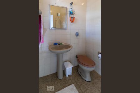 Casa para alugar com 281m², 3 quartos e 4 vagas Casa para alugar com 281m², 3 quartos e 4 vagasBanheiro de Serviço