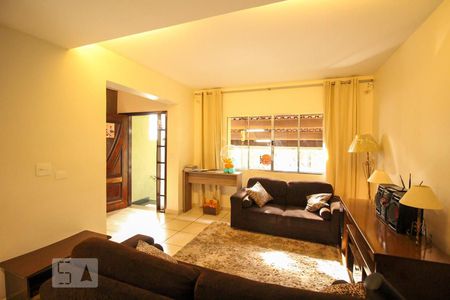 Sala de casa de condomínio à venda com 3 quartos, 110m² em Conjunto Residencial Santa Terezinha, São Paulo