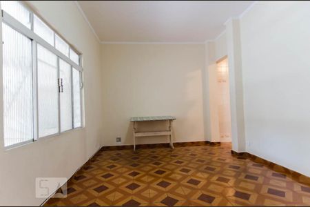 Sala 1 de casa para alugar com 4 quartos, 250m² em Jardim Santa Cecília, Guarulhos