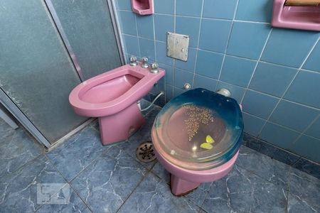 Casa à venda com 117m², 2 quartos e 2 vagas Casa à venda com 117m², 2 quartos e 2 vagasBanheiro