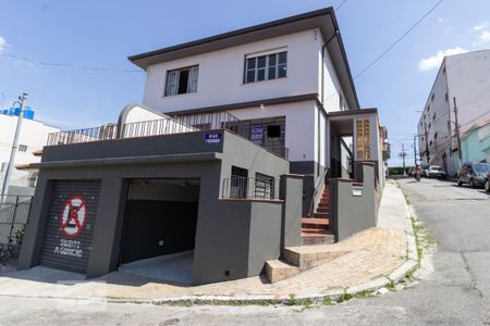 Casa à venda com 117m², 2 quartos e 2 vagas Casa à venda com 117m², 2 quartos e 2 vagasFachada