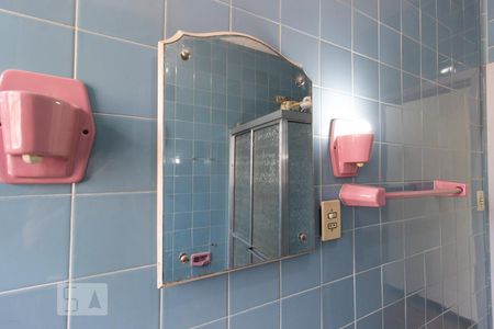 Casa à venda com 117m², 2 quartos e 2 vagas Casa à venda com 117m², 2 quartos e 2 vagasBanheiro