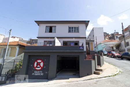 Casa à venda com 117m², 2 quartos e 2 vagas Casa à venda com 117m², 2 quartos e 2 vagasFachada