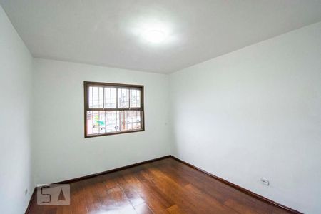 Quarto de casa para alugar com 2 quartos, 100m² em Jardim Dabril, São Paulo