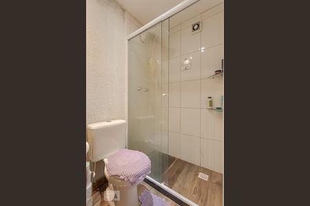 Banheiro de apartamento à venda com 2 quartos, 55m² em Sarandi, Porto Alegre