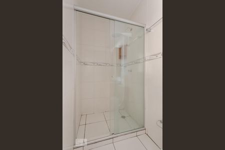 Banheiro de apartamento à venda com 1 quarto, 48m² em Sarandi, Porto Alegre