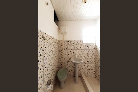 Banheiro Social de kitnet/studio para alugar com 1 quarto, 35m² em Piedade, Rio de Janeiro
