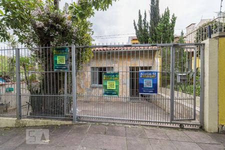 Fachada de casa à venda com 3 quartos, 75m² em Cristo Redentor, Porto Alegre