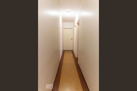 Corredor de casa à venda com 3 quartos, 120m² em Vila Babilônia, São Paulo