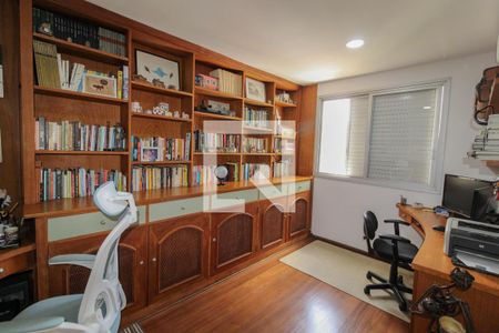 Apartamento à venda com 167m², 4 quartos e 2 vagas Apartamento à venda com 167m², 4 quartos e 2 vagasEscritório