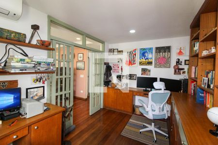 Apartamento à venda com 167m², 4 quartos e 2 vagas Apartamento à venda com 167m², 4 quartos e 2 vagasEscritório