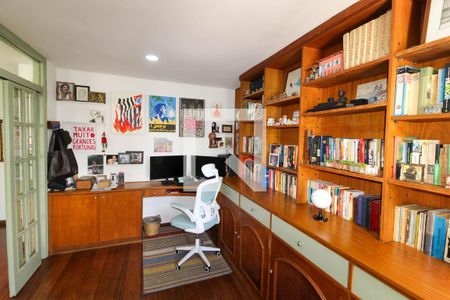 Apartamento à venda com 167m², 4 quartos e 2 vagas Apartamento à venda com 167m², 4 quartos e 2 vagasEscritório