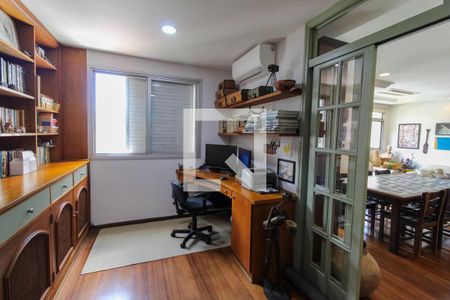 Apartamento à venda com 167m², 4 quartos e 2 vagas Apartamento à venda com 167m², 4 quartos e 2 vagasEscritório