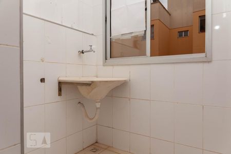 Área de serviço de apartamento para alugar com 2 quartos, 52m² em Presidente Roosevelt, Uberlândia