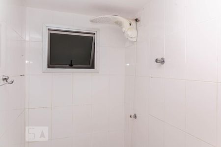 Banheiro de apartamento para alugar com 2 quartos, 52m² em Presidente Roosevelt, Uberlândia