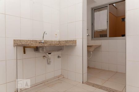 Cozinha de apartamento para alugar com 2 quartos, 52m² em Presidente Roosevelt, Uberlândia