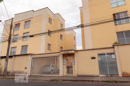 Fachada de apartamento para alugar com 2 quartos, 52m² em Presidente Roosevelt, Uberlândia