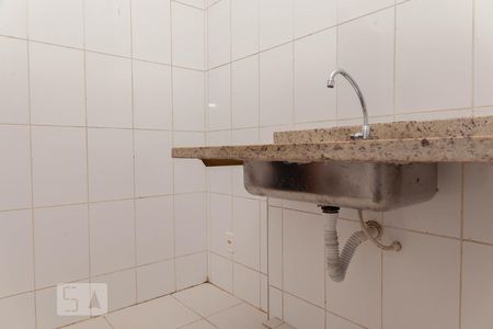 Cozinha de apartamento para alugar com 2 quartos, 52m² em Presidente Roosevelt, Uberlândia