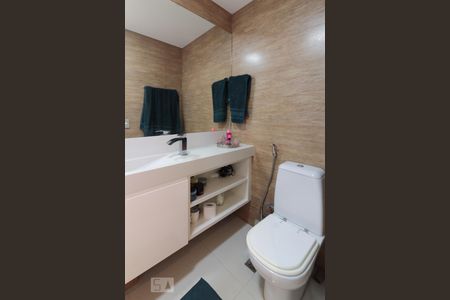 Casa à venda com 127m², 3 quartos e 2 vagas Casa à venda com 127m², 3 quartos e 2 vagasBanheiro da Suíte