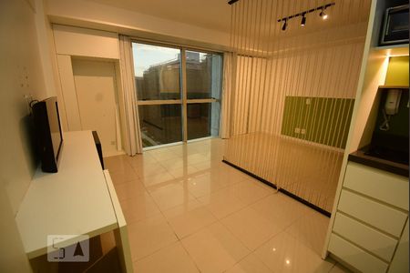 Sala de kitnet/studio para alugar com 1 quarto, 27m² em Zona Industrial (guará), Brasília