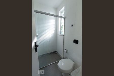 Banheiro de apartamento à venda com 1 quarto, 48m² em Praia de Belas, Porto Alegre