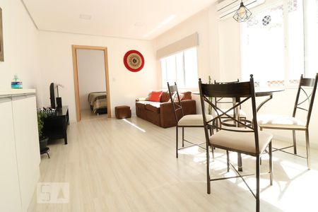 Sala de apartamento à venda com 1 quarto, 45m² em Petrópolis, Porto Alegre