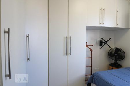 Quarto 1 - Armários de apartamento para alugar com 2 quartos, 58m² em Vila Bertioga, São Paulo