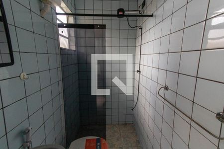 Banheiro de kitnet/studio para alugar com 1 quarto, 15m² em Fátima, Niterói