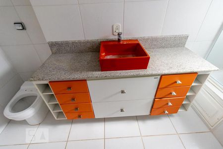 Casa de condomínio para alugar com 170m², 2 quartos e 3 vagas Casa de condomínio para alugar com 170m², 2 quartos e 3 vagasBanheiro da Suíte