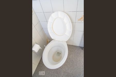 Casa à venda com 330m², 6 quartos e sem vaga Casa à venda com 330m², 6 quartos e sem vagaBanheiro de Serviço