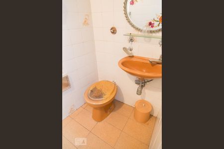 Casa à venda com 330m², 6 quartos e sem vaga Casa à venda com 330m², 6 quartos e sem vagaBanheiro 2