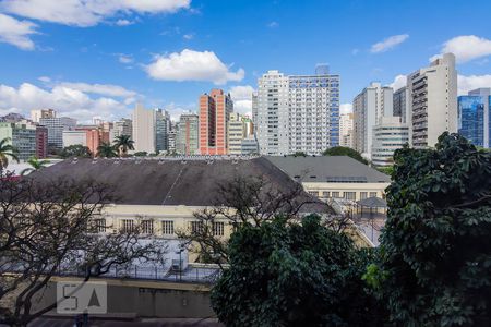 Vista Sala  de apartamento à venda com 2 quartos, 80m² em Centro, Belo Horizonte