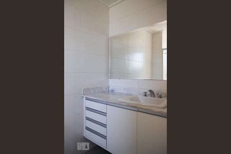 Banheiro da Suíte de apartamento para alugar com 1 quarto, 50m² em Campestre, Santo André