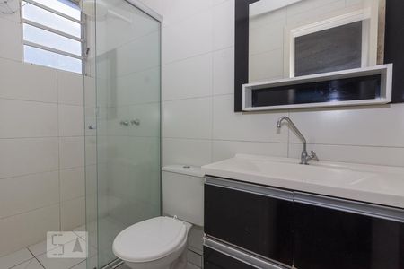 Banheiro da Suíte de apartamento à venda com 2 quartos, 56m² em Passo das Pedras, Porto Alegre